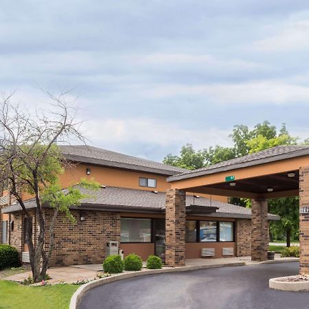 Days Inn By Wyndham Stoughton Wi. Buitenkant foto