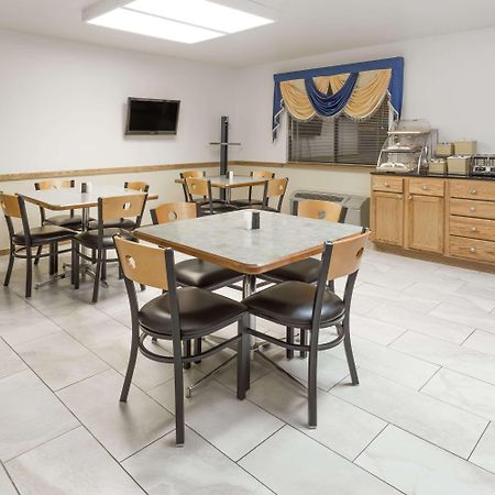 Days Inn By Wyndham Stoughton Wi. Buitenkant foto