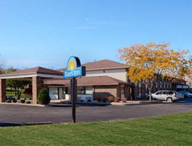 Days Inn By Wyndham Stoughton Wi. Buitenkant foto
