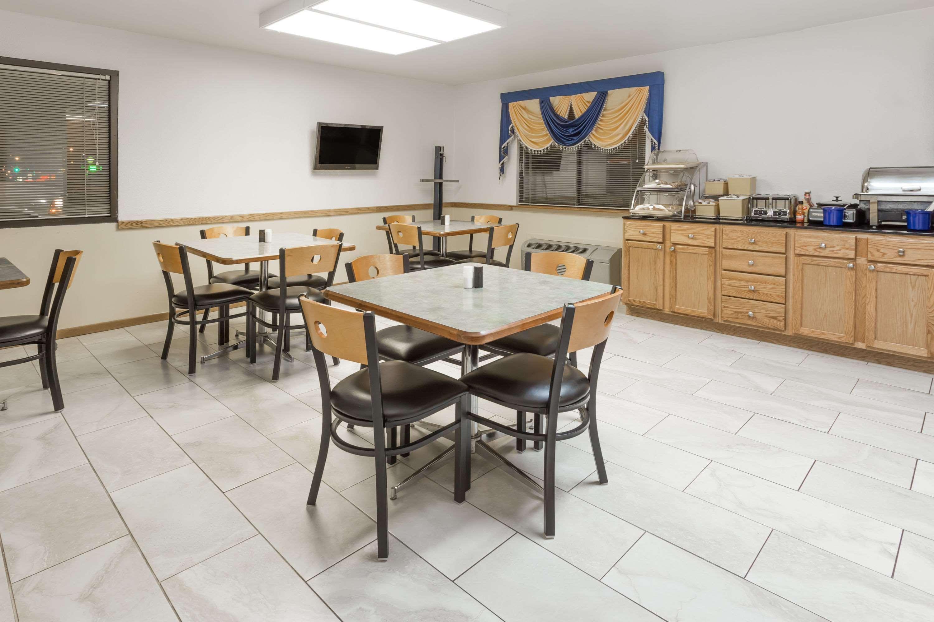 Days Inn By Wyndham Stoughton Wi. Buitenkant foto