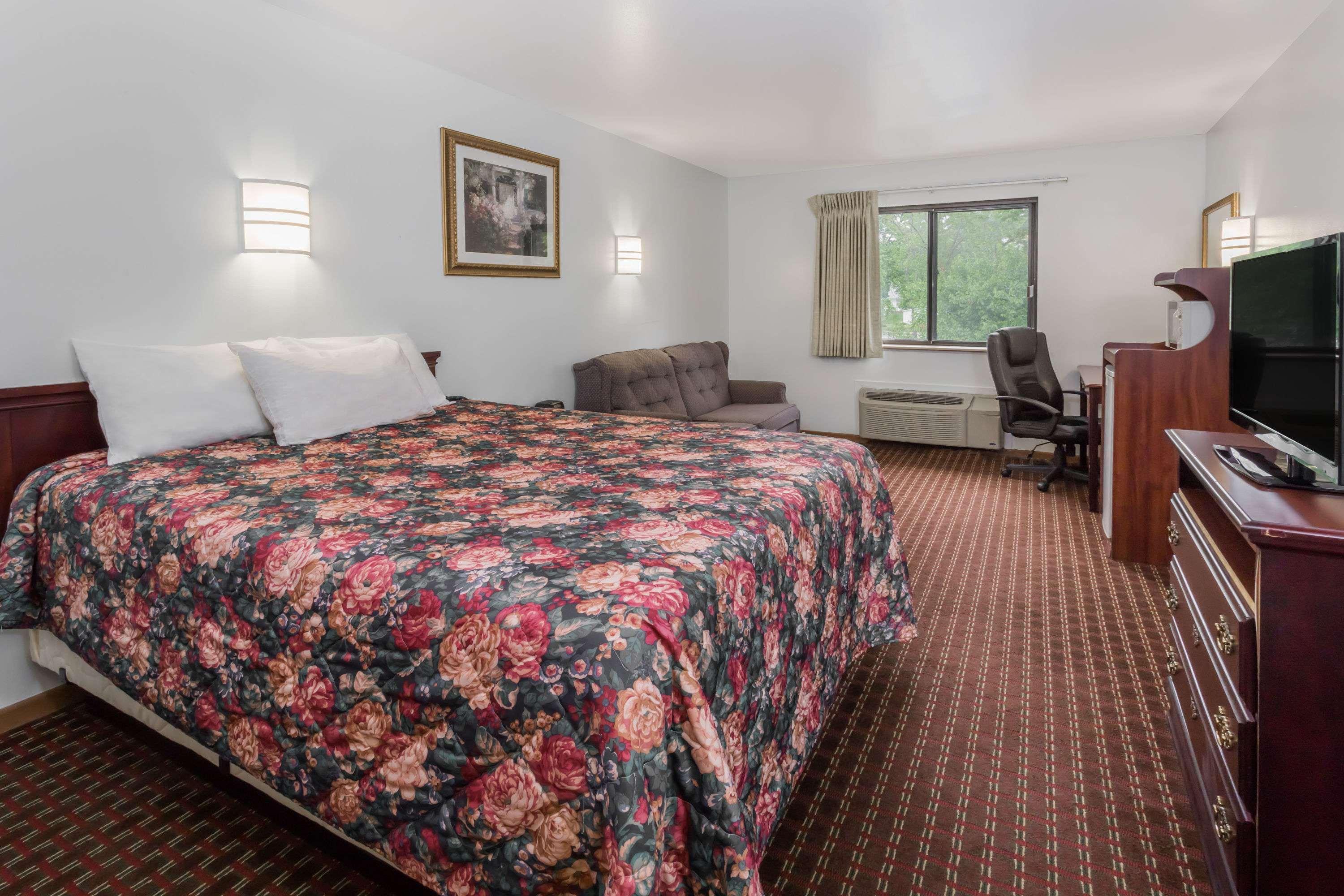 Days Inn By Wyndham Stoughton Wi. Buitenkant foto