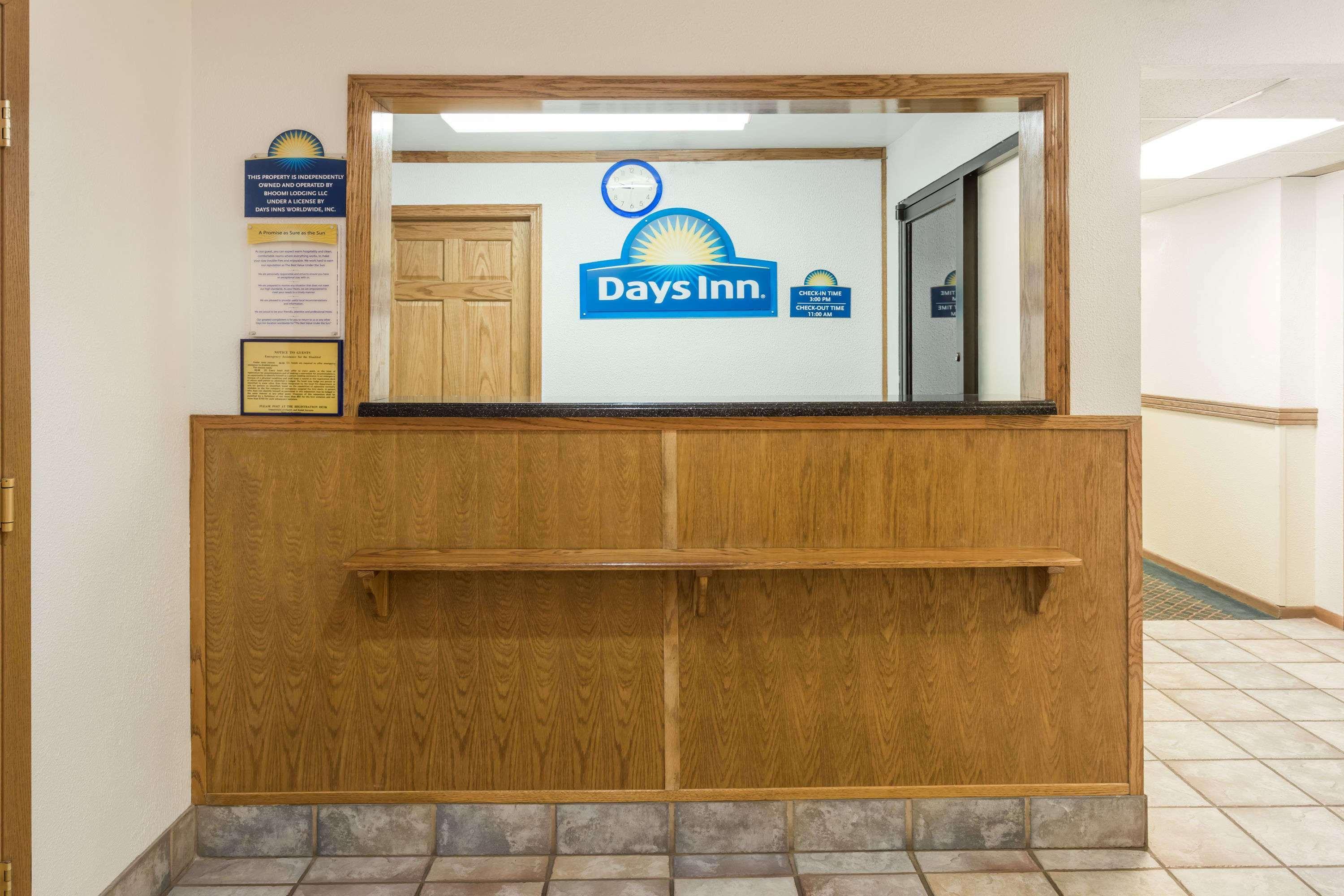 Days Inn By Wyndham Stoughton Wi. Buitenkant foto